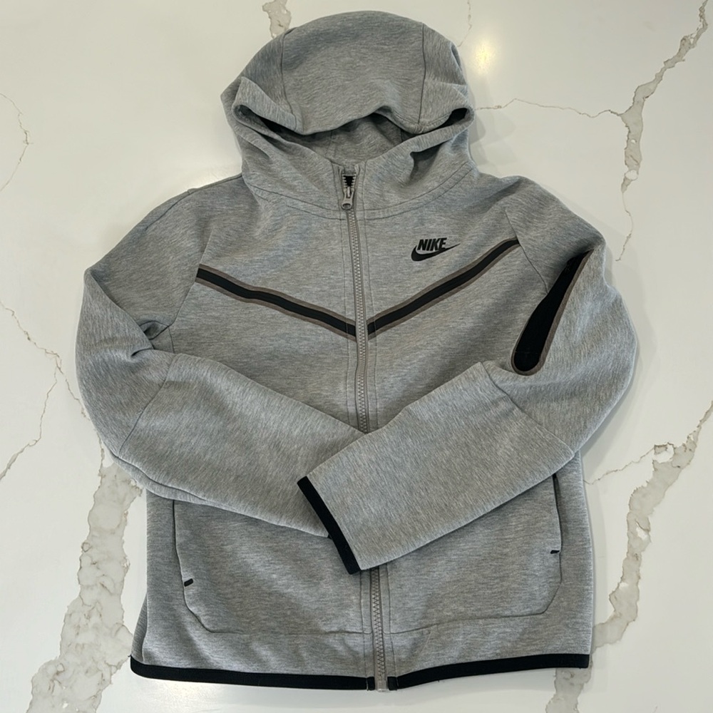 Youth Nike tech fleece
